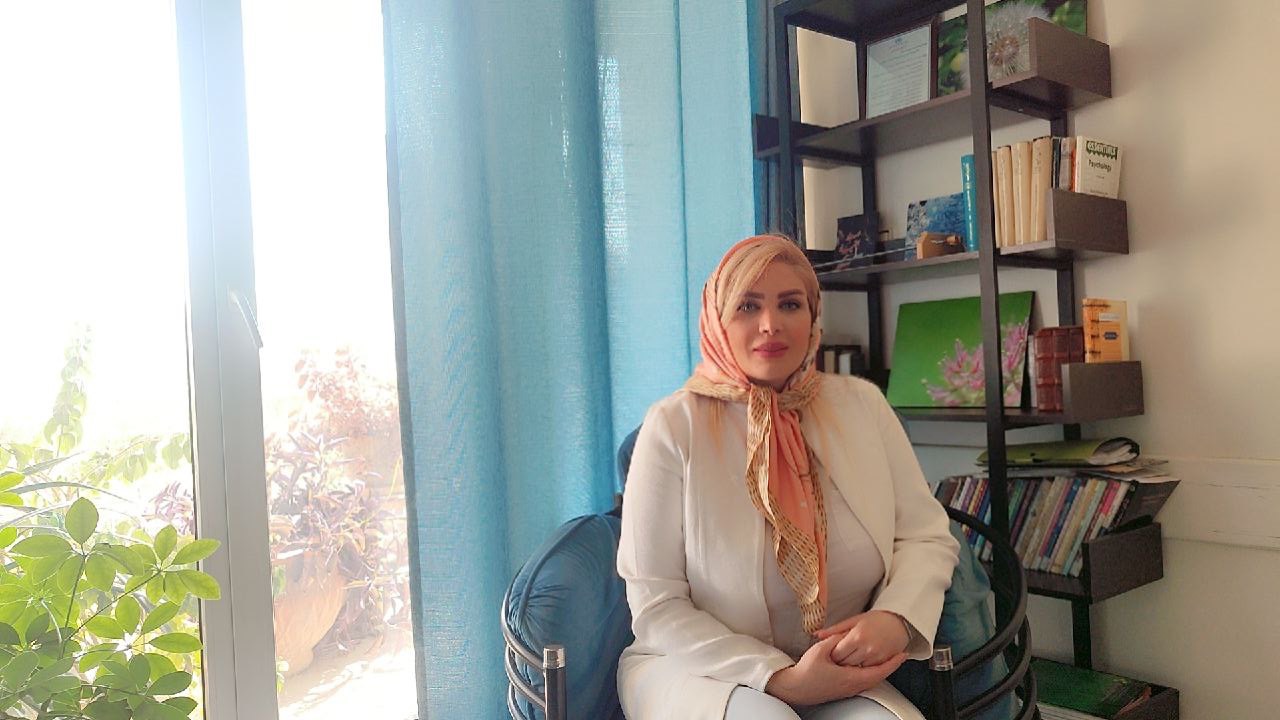 سپیده غنیپور، روانشناس و رواندرمانگر در حوزه سلامت روان زنان